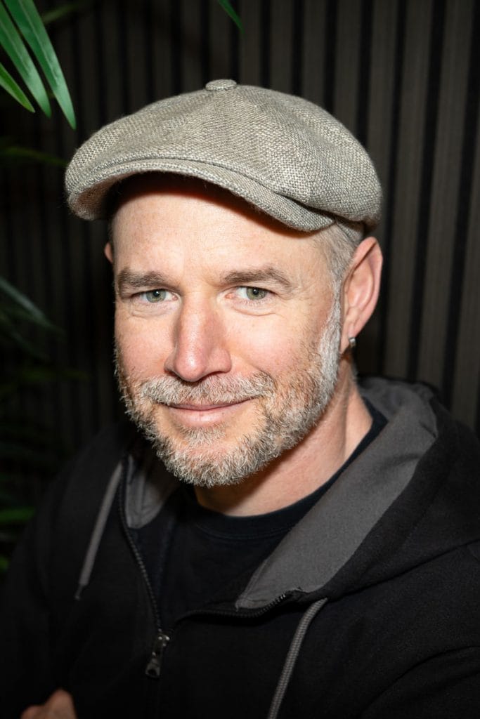 portrait de Michael du studio d'enregistrement de podcast broadcastory à paris