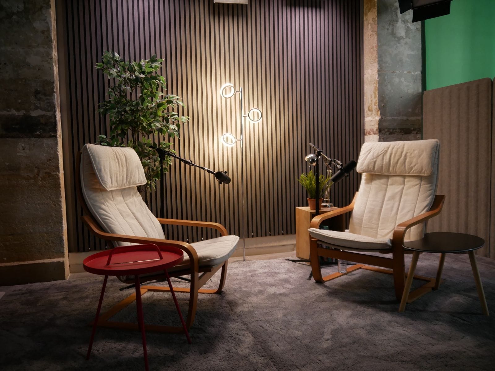 studio-fauteuils-blancs